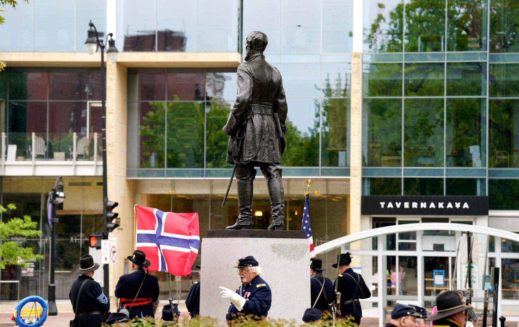 2022-05-29-HegStatue13-05292022162856